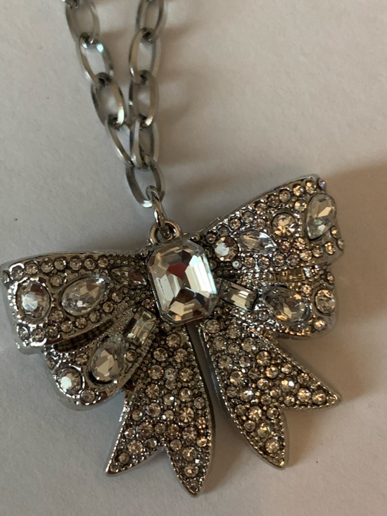 Jewelry - Silver Bow Pendant Necklace - Shiny Metallic